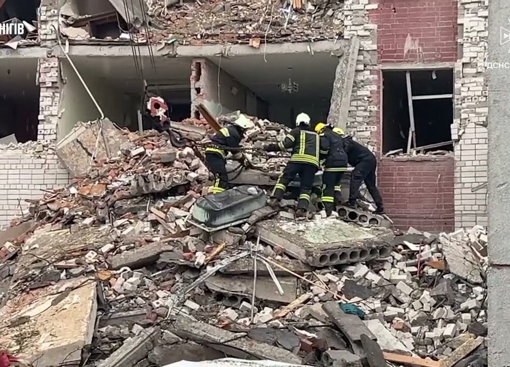 У Чернігові збільшилась кількість загиблих після ракетної атаки