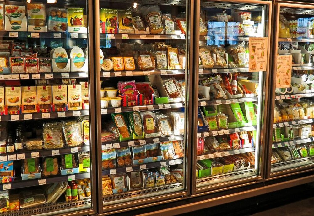 Магазини в Україні на межі через спеку і відключення електроенергії